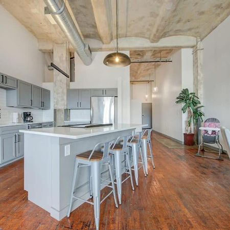 2Br 2Ba Spacious Historic Loft With Gym By Envitae Kansas City Bagian luar foto