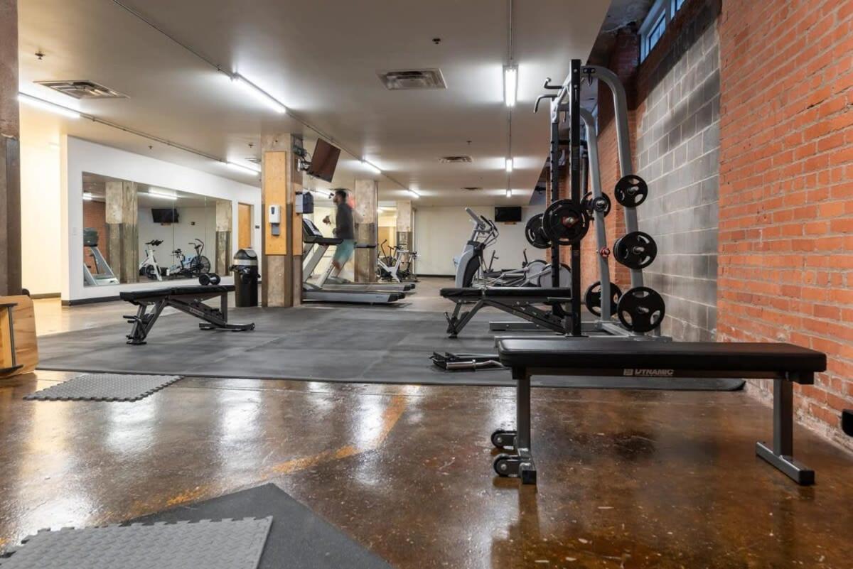 2Br 2Ba Spacious Historic Loft With Gym By Envitae Kansas City Bagian luar foto