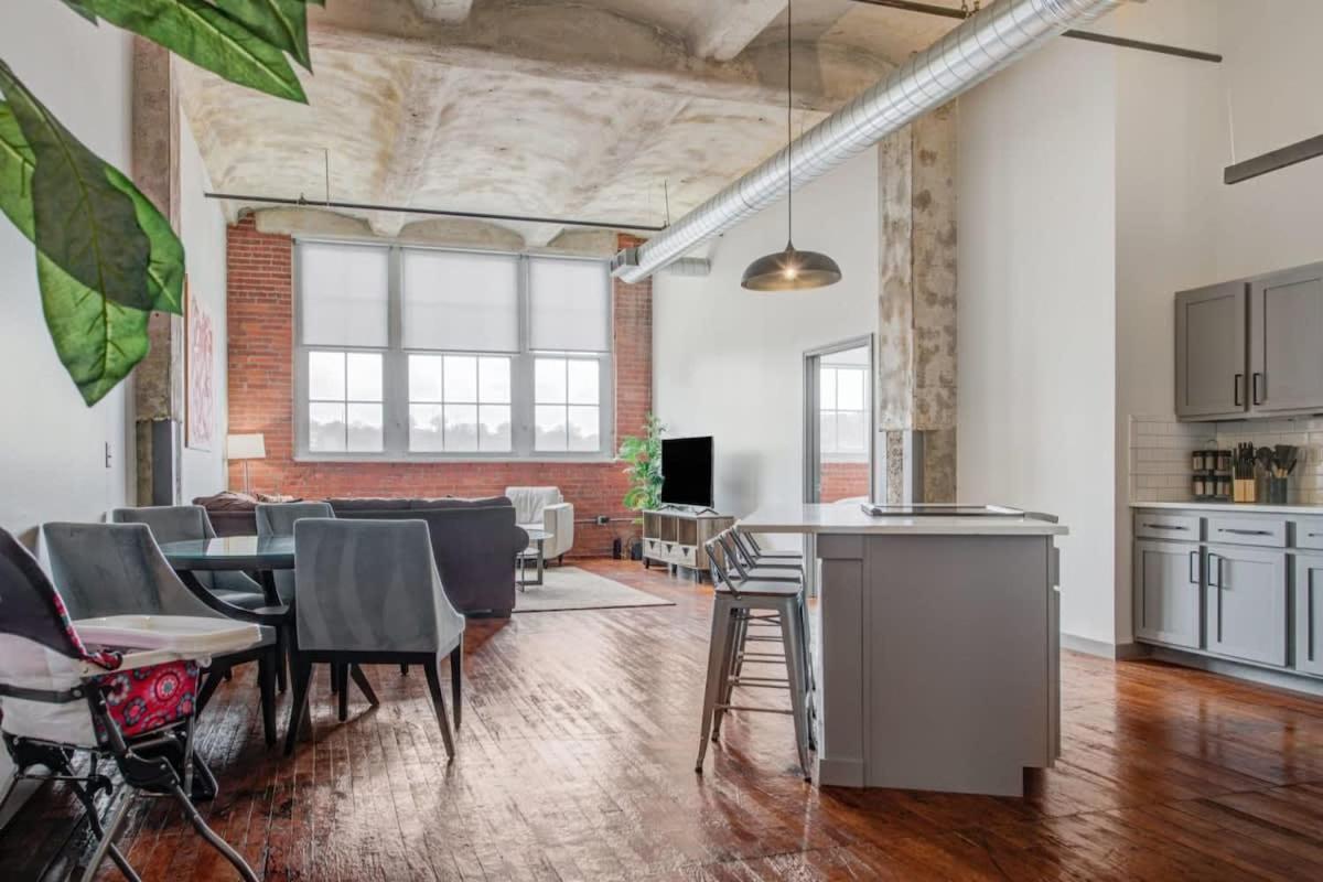 2Br 2Ba Spacious Historic Loft With Gym By Envitae Kansas City Bagian luar foto