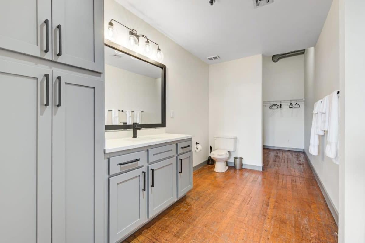 2Br 2Ba Spacious Historic Loft With Gym By Envitae Kansas City Bagian luar foto