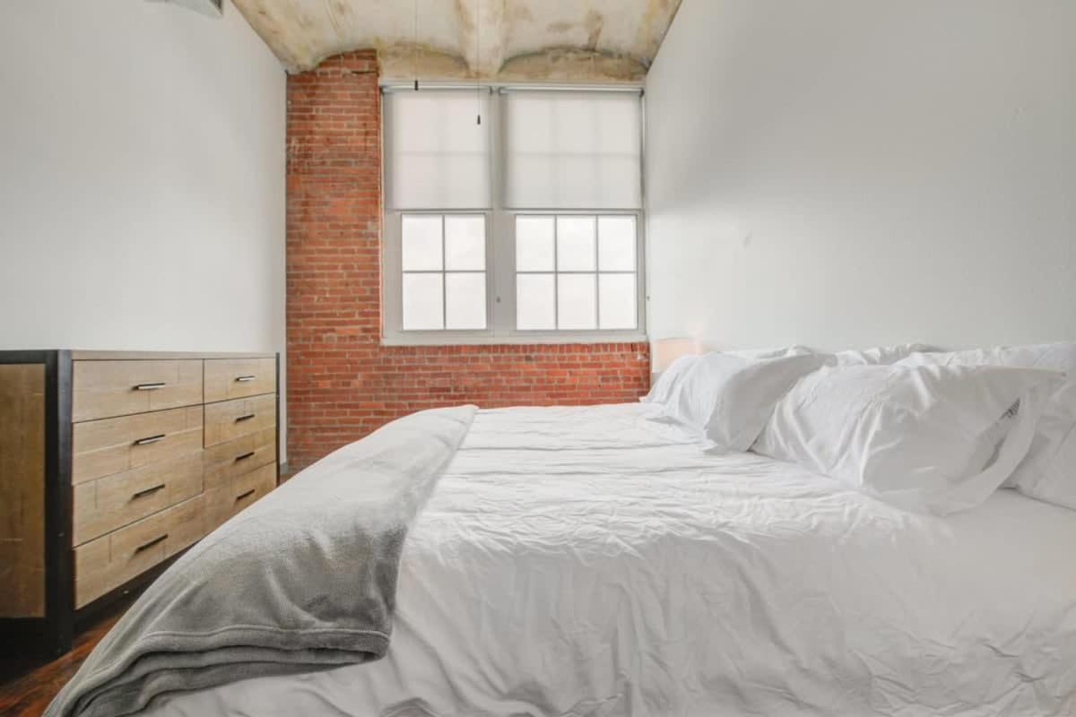 2Br 2Ba Spacious Historic Loft With Gym By Envitae Kansas City Bagian luar foto
