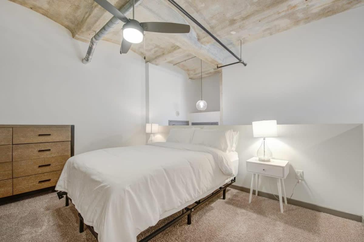 2Br 2Ba Spacious Historic Loft With Gym By Envitae Kansas City Bagian luar foto