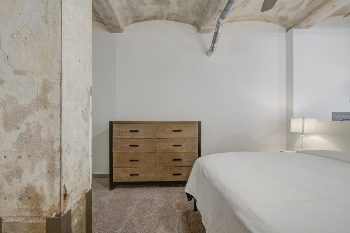 2Br 2Ba Spacious Historic Loft With Gym By Envitae Kansas City Bagian luar foto