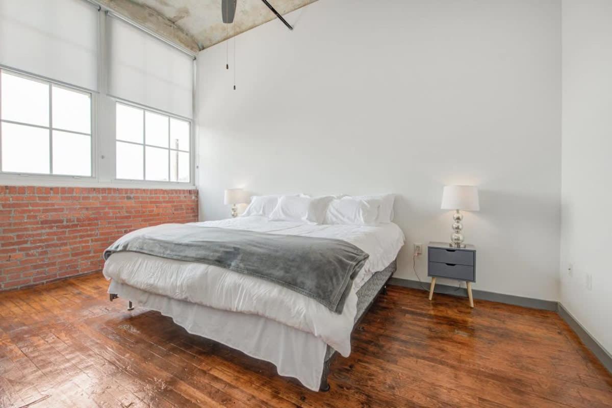 2Br 2Ba Spacious Historic Loft With Gym By Envitae Kansas City Bagian luar foto