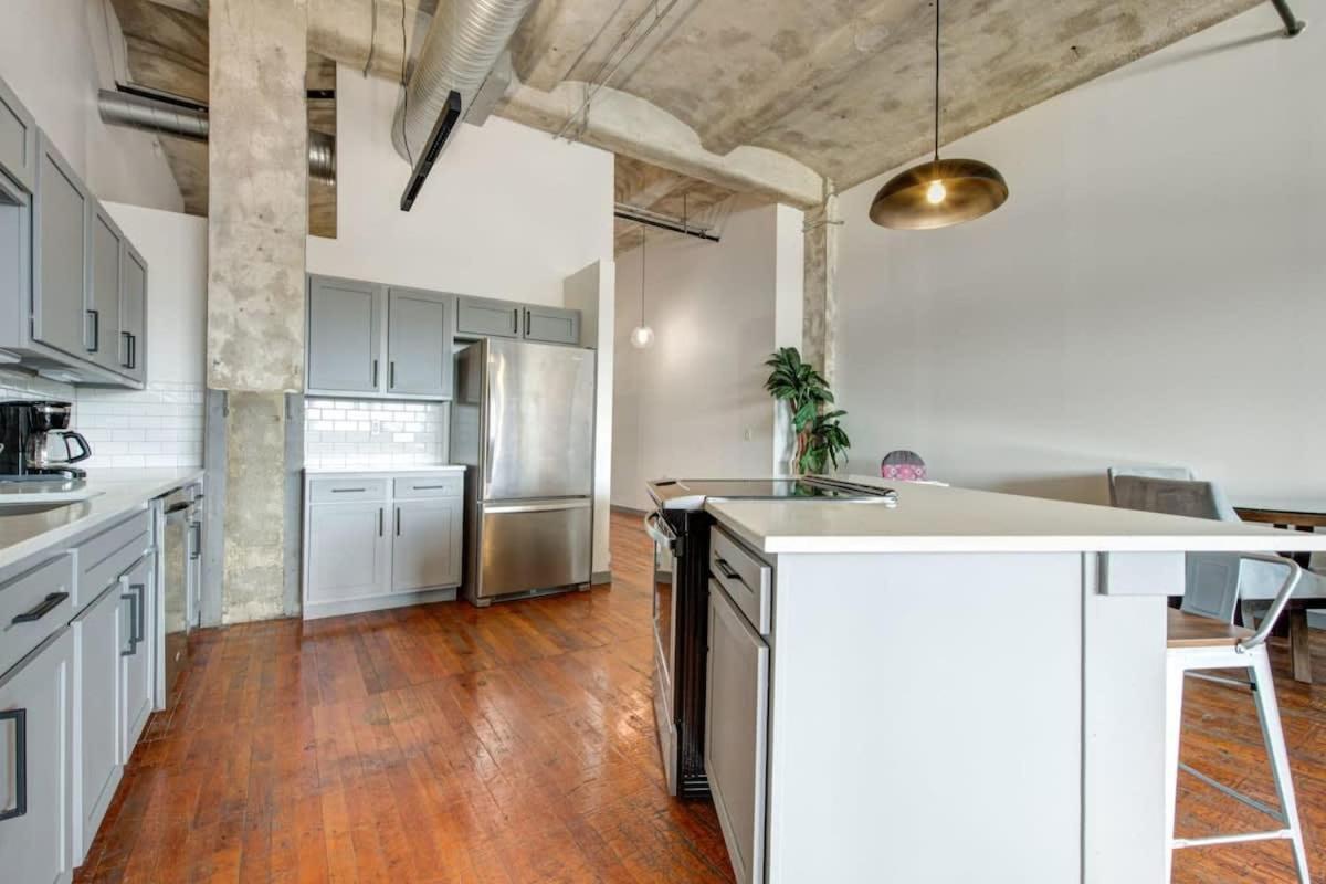 2Br 2Ba Spacious Historic Loft With Gym By Envitae Kansas City Bagian luar foto