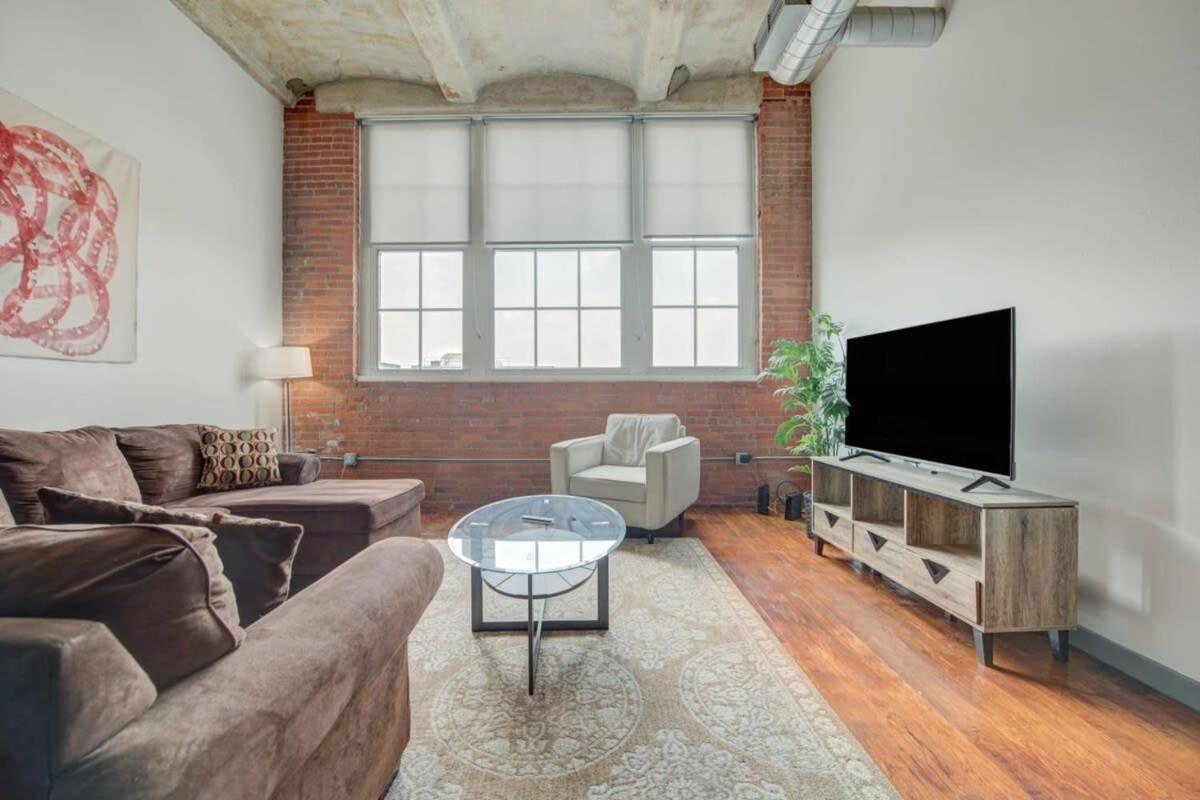 2Br 2Ba Spacious Historic Loft With Gym By Envitae Kansas City Bagian luar foto